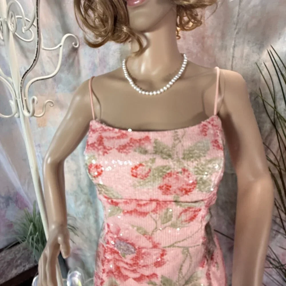 NEW 📌Windsor Makenna Floral Sequin Open Lace Up Back Mini Cocktail Dress - Picture 3 of 16